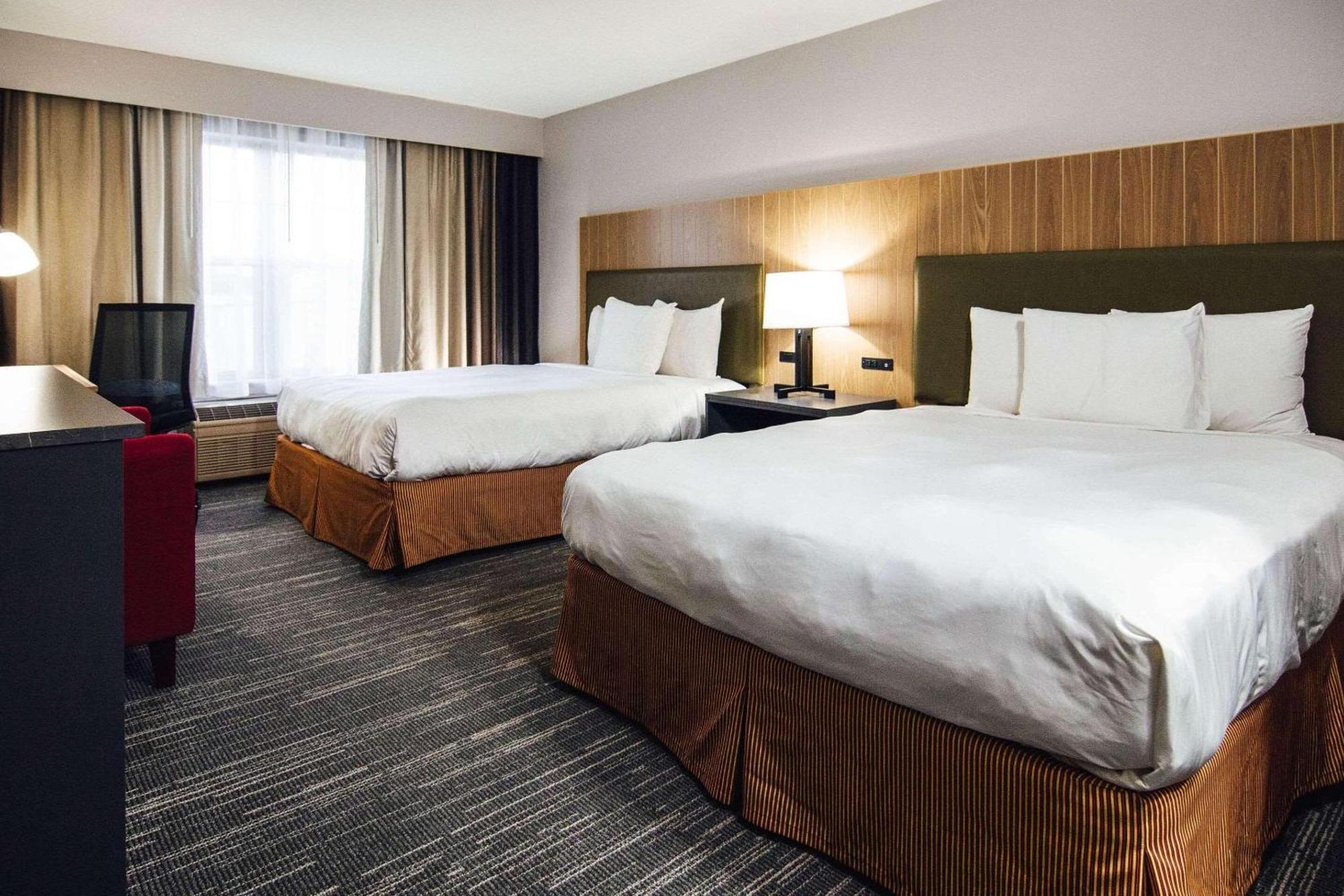 Country & By Radisson, Stockton, Il 2*